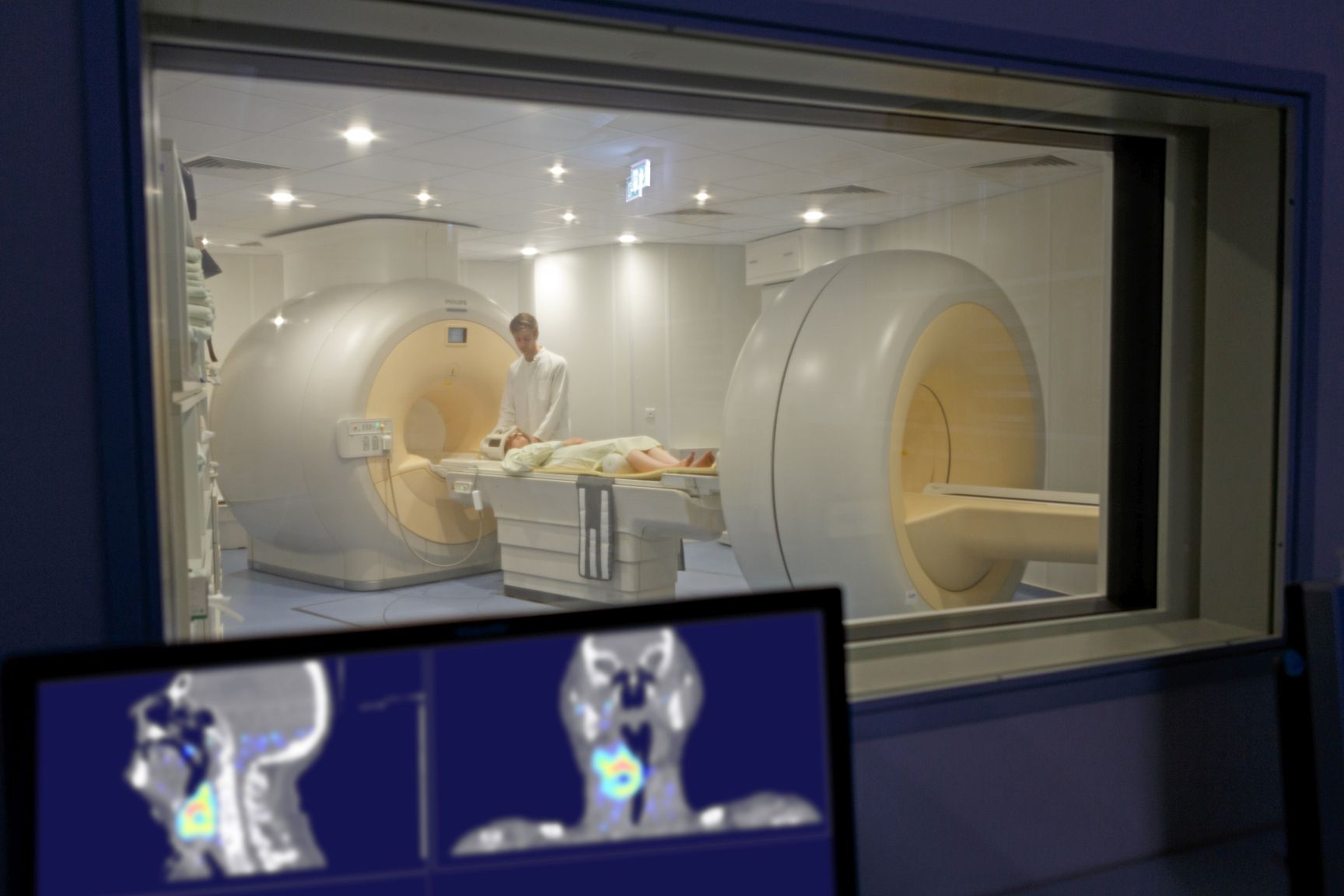 Mit der FMISO-PET-Bildgebungsmethode lässt sich die Wirkung der kombinierten Radio-Chemotherapie bei Patienten mit Kopf-Hals-Tumoren vorhersagen – eine wichtige Basis für eine verbesserte Therapie. Abbildung: Abbildung 1: NCT Dresden/Philip Benjamin,